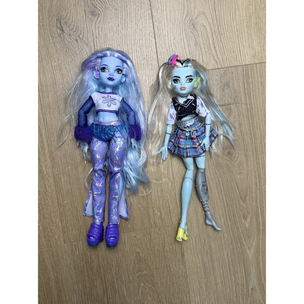 Monster High - Abbey Bominable with Clothes & Shoes, Frankie. Set Of 2